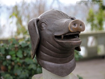 猪首雕塑