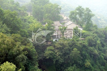 连云港花果山林中寺院