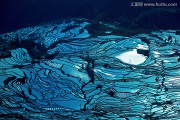 蓝色梯田风光