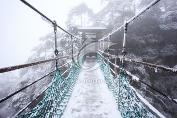 吊桥雪景