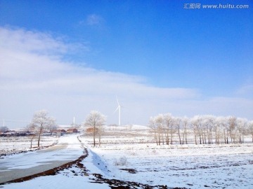 草沿天路雪色