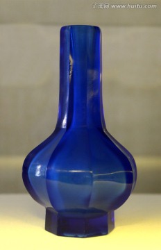 清代宝石蓝色通明玻璃花瓶