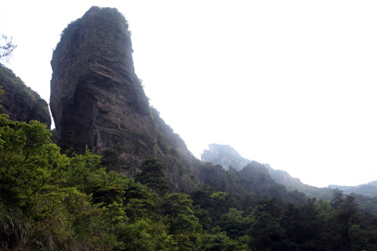 巨石 山