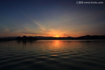 颐和园 昆明湖 湖波粼粼 夕阳