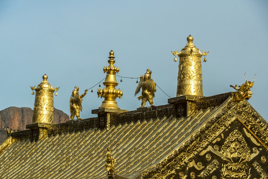 中国藏传佛教古建筑金色屋顶