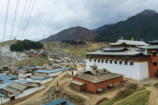 甘南格尔底寺旅游风光