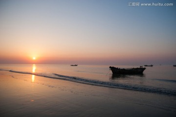 海上日出