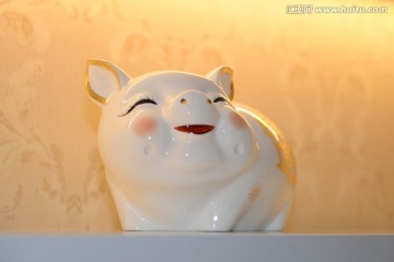 陶瓷猪摆件 乐呵呵的猪