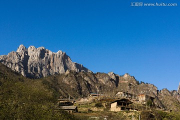 蓝天下的高原山乡 扎尕那