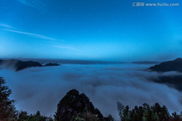 遂昌南尖岩春晨星光薄雾弥漫峡谷