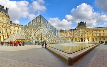 巴黎卢浮宫