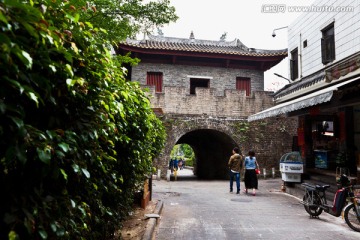 深圳新安故城南门城楼