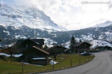 欧洲旅行摄影 雪山下的小村落