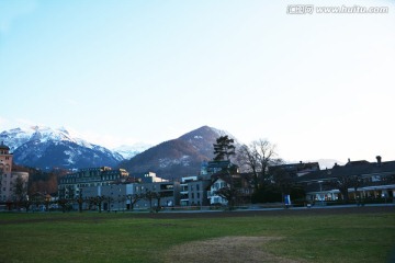 欧洲旅游摄影 雪山下的乡村风景