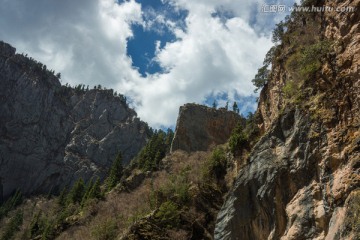 峡谷悬崖峭壁