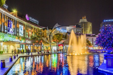 商业街夜景