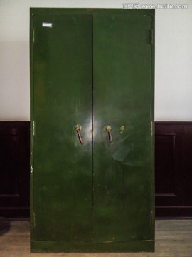 近代历史绿色铁皮柜子