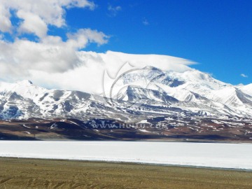 雪山圣湖