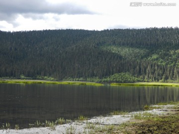 普达措国家公园属都湖倒影