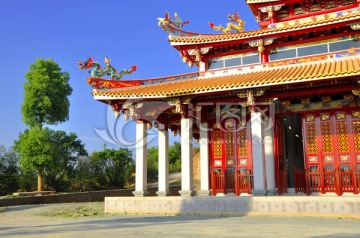 民间寺庙建筑侧影