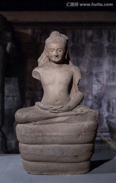 于那迦龙身的佛陀 柬埔寨佛像