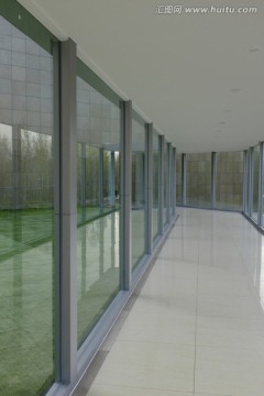 玻璃走廊