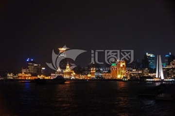 上海外滩外国建筑夜景全景图
