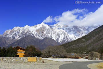 雅鲁藏布藏族村寨