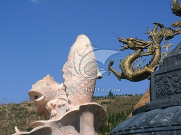 雕塑黄河鲤鱼和中国龙