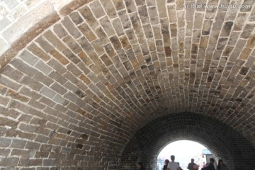 古城墙隧道