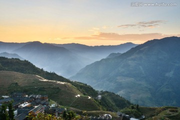 山区晨曦