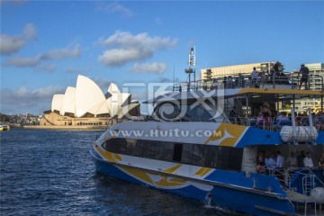 悉尼港上的大邮轮