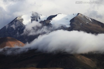 雪山 雾 西藏