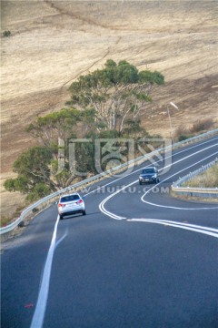 澳洲袋鼠岛公路的弯道处