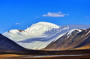 西藏雪山