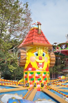 儿童游乐园的小丑造型装置