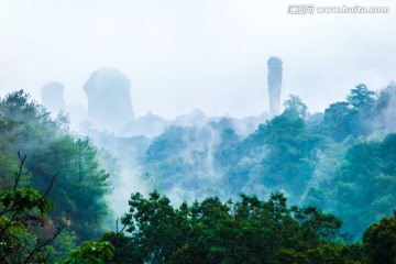 水墨丹霞山