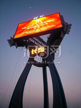 珠海横琴大桥LED双面屏幕夜色