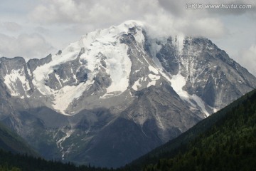 亚拉雪山近景 四川甘孜