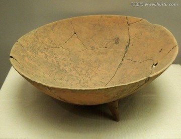新石器时代 红陶三足钵 陶器
