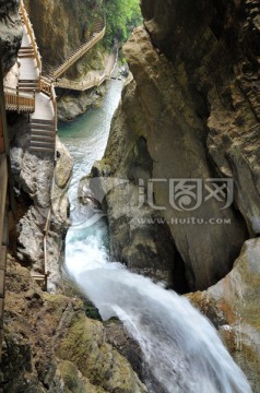 湖北神农架天生桥风景区