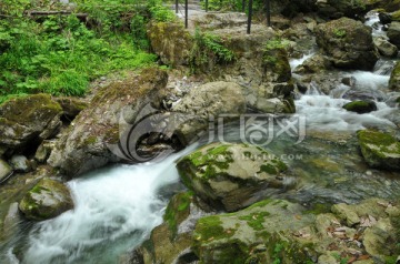 湖北神农架天生桥风景区