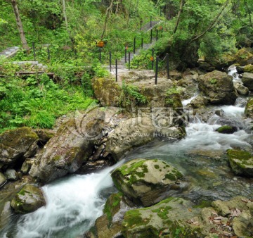 湖北神农架天生桥风景区