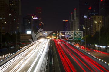 高速车流夜景