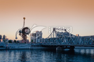 天津站夜景 世纪鈡解放桥