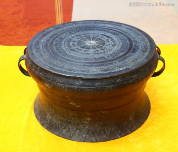清代水族麻江型铜鼓