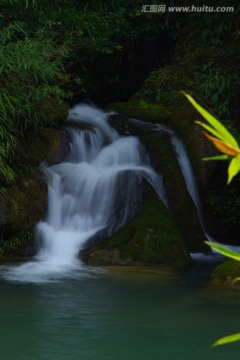 清澈溪流