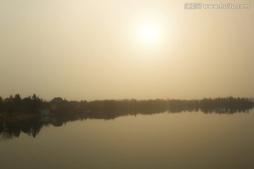 唯美濛笼摄影素材 水库 树