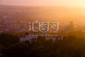 朦胧夜色中的墨尔本全景