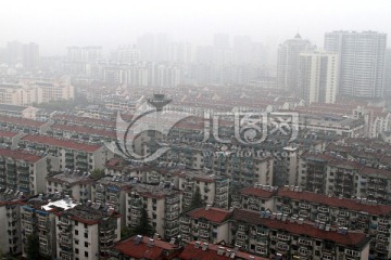 雨中城市